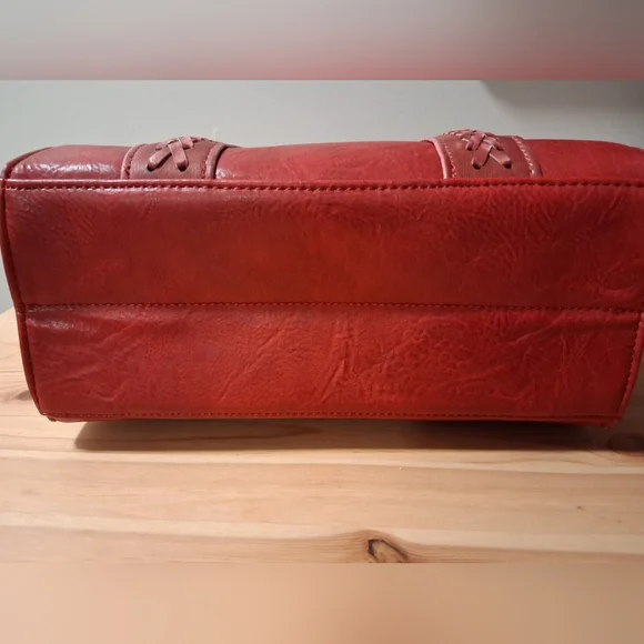 Wrangler Vibrant Red Bag With Crossbody Strap - Picture 8 of 12